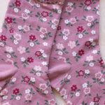 Load image into Gallery viewer, Tiepology Garden Flower Socks - Pink - Detail