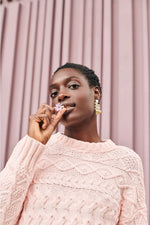 Load image into Gallery viewer, gigi-knitwear-cable-knit-crewneck-light-pink-01