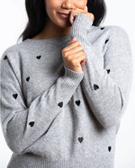 Load image into Gallery viewer, quinn-cashmere-heart-embroidered-sweatshirt-01