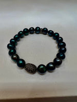 Load image into Gallery viewer, Green Pearl Bracelet
