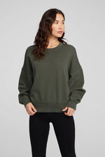 Load image into Gallery viewer, chaser-hartford-forest-night-green-pullover-01
