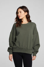 Load image into Gallery viewer, chaser-hartford-forest-night-green-pullover-04
