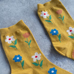 Load image into Gallery viewer, Tiepology Flower Casual Socks in Mustard
